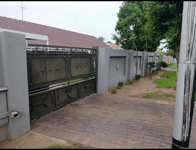 4 BEDROOM PROPERTY TO RENT IN KEW